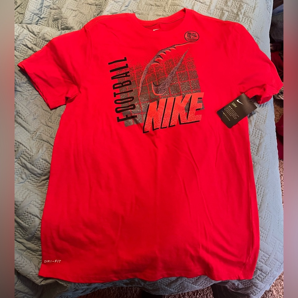 New Men’s large Red Nike football t-shirt